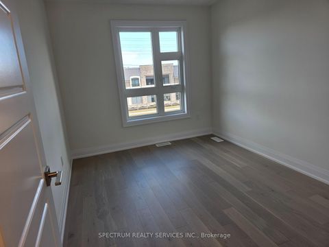 Photo 6 at 84 Adario Crescent, Vellore Village, Vaughan