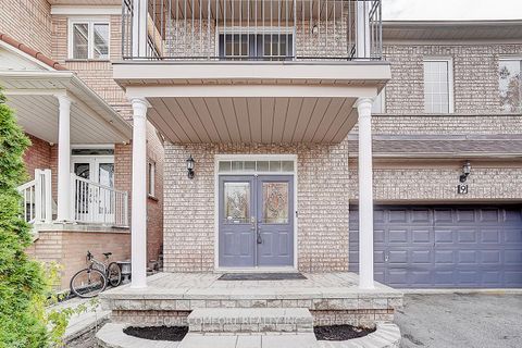 Photo 1 at 9 Chipmunk Trail, Vellore Village, Vaughan