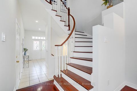 Photo 7 at 9 Chipmunk Trail, Vellore Village, Vaughan