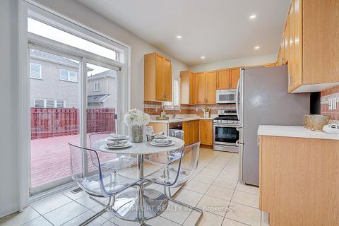 Photo 20 at 9 Chipmunk Trail, Vellore Village, Vaughan