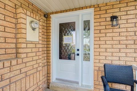 Photo 2 at 49 Kale Crescent, Maple, Vaughan