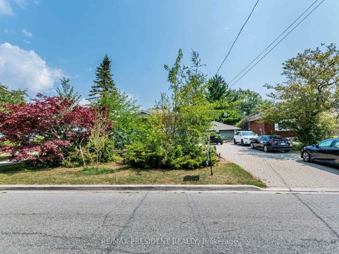 Photo 2 at 135 Kitchener Road, West Hill, Toronto