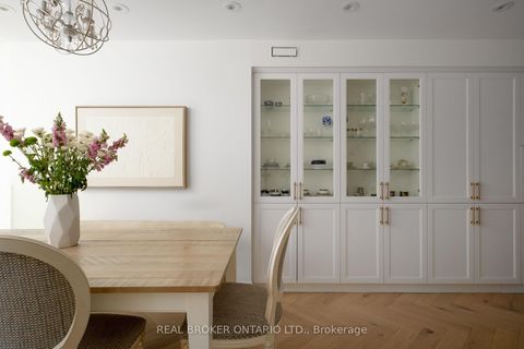 Photo 2 at B - 187 Sherwood Avenue, Mount Pleasant East, Toronto