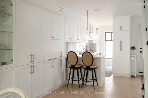 Photo 4 at B - 187 Sherwood Avenue, Mount Pleasant East, Toronto