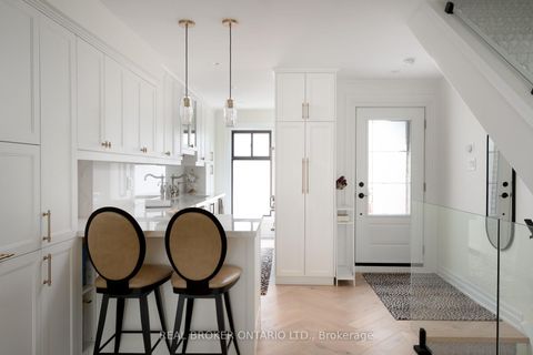 Photo 5 at B - 187 Sherwood Avenue, Mount Pleasant East, Toronto