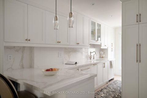 Photo 6 at B - 187 Sherwood Avenue, Mount Pleasant East, Toronto