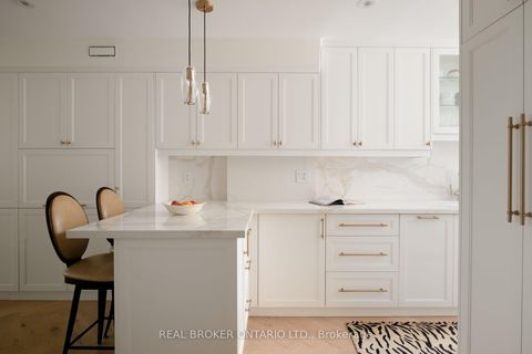 Photo 7 at B - 187 Sherwood Avenue, Mount Pleasant East, Toronto