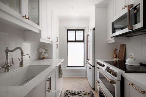 Photo 8 at B - 187 Sherwood Avenue, Mount Pleasant East, Toronto