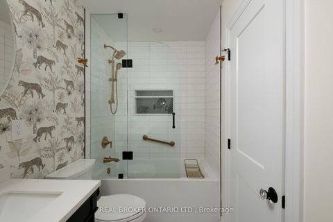 Photo 14 at B - 187 Sherwood Avenue, Mount Pleasant East, Toronto