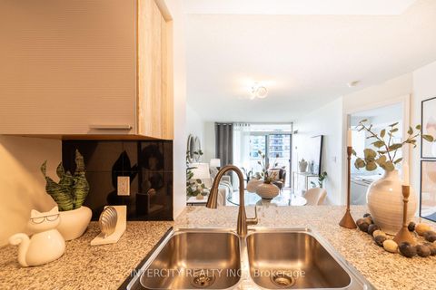 Photo 9 at 1706 - 16 Harrison Garden Boulevard, Willowdale East, Toronto