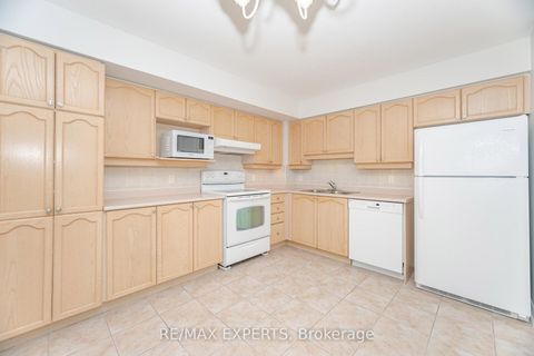 Photo 13 at 414 - 2506 RUTHERFORD Road, Maple, Vaughan