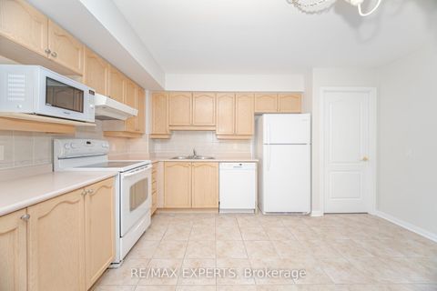 Photo 14 at 414 - 2506 RUTHERFORD Road, Maple, Vaughan