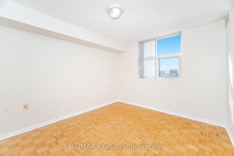 Photo 21 at 414 - 2506 RUTHERFORD Road, Maple, Vaughan