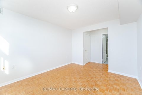 Photo 22 at 414 - 2506 RUTHERFORD Road, Maple, Vaughan