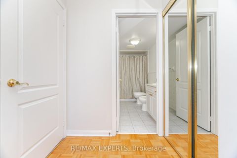 Photo 23 at 414 - 2506 RUTHERFORD Road, Maple, Vaughan