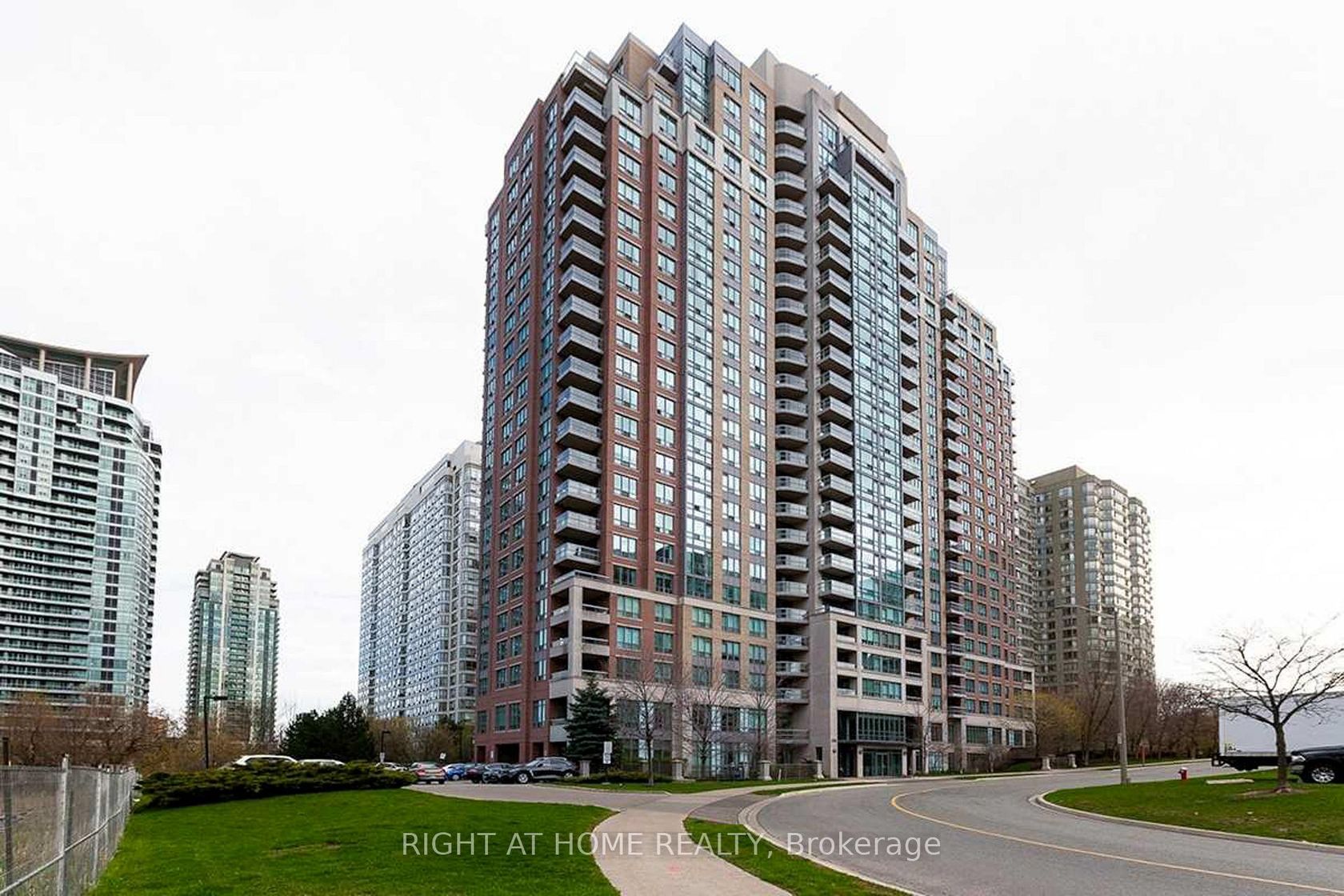 2205 - 156 Enfield Place, City Centre, Mississauga by Loree Meneguzzi Real Estate 2205 - 156 Enfield Place, City Centre, Mississauga