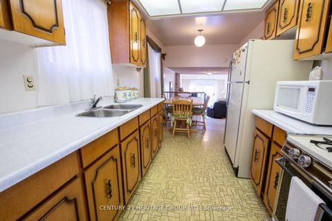 Photo 11 at 237 Apache Trail, Henry Farm, Toronto