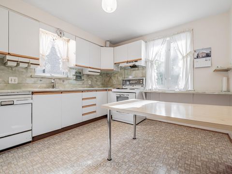 Photo 10 at 67 Viewmount Avenue, Lawrence, Toronto