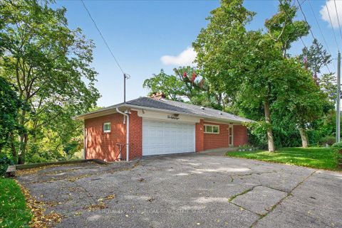 Photo 2 at 288 Trafalgar Road, OO Old Oakville, Oakville