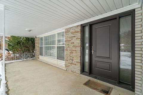 Photo 2 at 371 Woodsworth Road, Windfields, Toronto