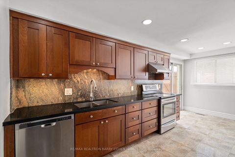 Photo 5 at 371 Woodsworth Road, Windfields, Toronto