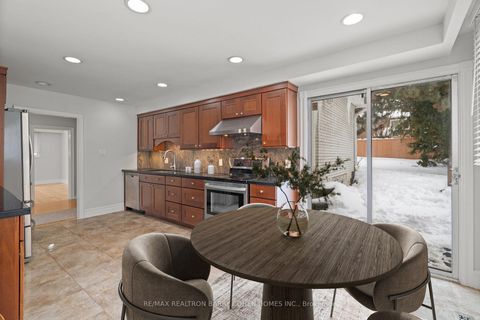 Photo 6 at 371 Woodsworth Road, Windfields, Toronto