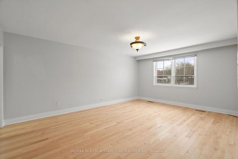 Photo 13 at 371 Woodsworth Road, Windfields, Toronto