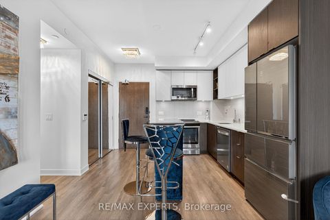 Photo 2 at 831 - 100 Eagle Rock Way, Maple, Vaughan