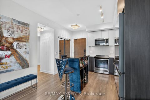 Photo 4 at 831 - 100 Eagle Rock Way, Maple, Vaughan