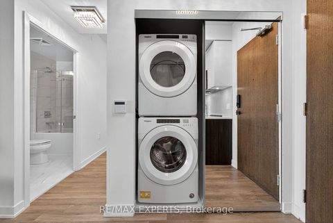 Photo 9 at 831 - 100 Eagle Rock Way, Maple, Vaughan