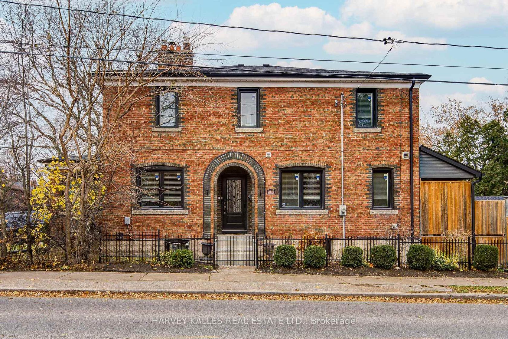 1 Belle Ayre Boulevard, Mount Pleasant East, Toronto 