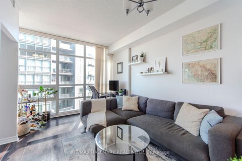 Photo 11 at 1001 - 15 Bruyeres Mews, Niagara, Toronto