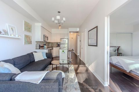 Photo 13 at 1001 - 15 Bruyeres Mews, Niagara, Toronto
