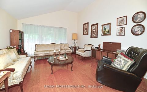 Photo 3 at 2 Lesterwood Crescent, Bendale, Toronto