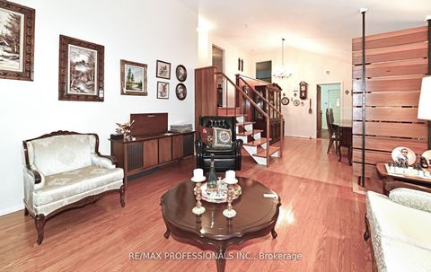 Photo 4 at 2 Lesterwood Crescent, Bendale, Toronto