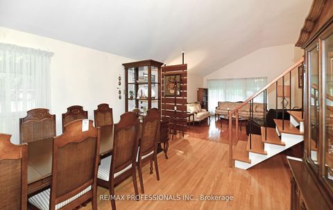 Photo 9 at 2 Lesterwood Crescent, Bendale, Toronto