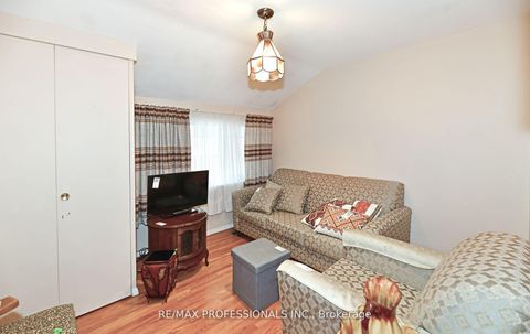 Photo 14 at 2 Lesterwood Crescent, Bendale, Toronto