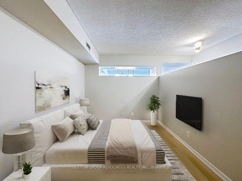 Photo 5 at 419 - 388 Richmond Street W, Waterfront Communities C1, Toronto