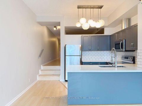 Photo 11 at 419 - 388 Richmond Street W, Waterfront Communities C1, Toronto