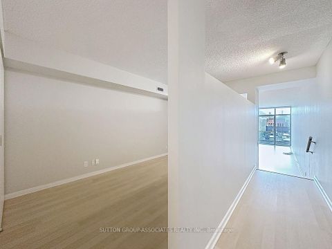 Photo 13 at 419 - 388 Richmond Street W, Waterfront Communities C1, Toronto