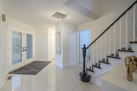 Photo 4 at 184 Veneto Drive, Vaughan Grove, Vaughan