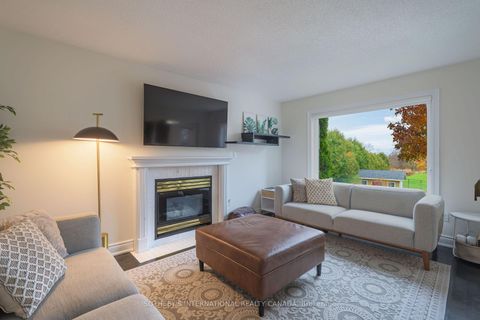 Photo 6 at 184 Veneto Drive, Vaughan Grove, Vaughan