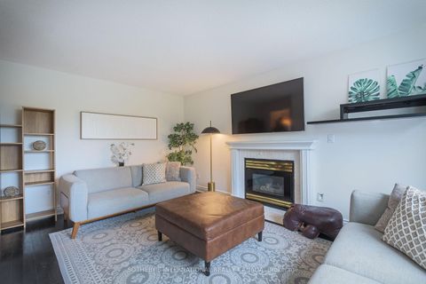 Photo 7 at 184 Veneto Drive, Vaughan Grove, Vaughan