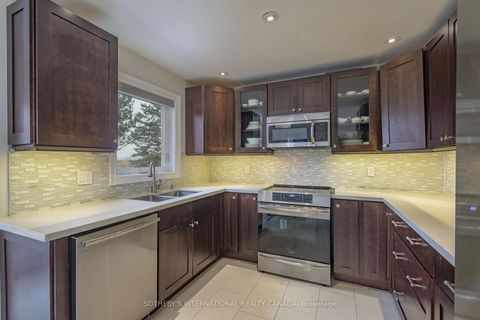 Photo 10 at 184 Veneto Drive, Vaughan Grove, Vaughan