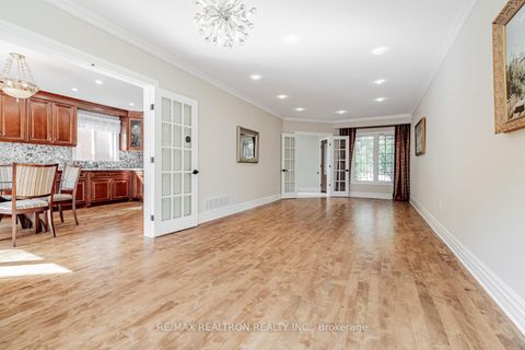 Photo 4 at 17 Abilene Court, Westbrook, Richmond Hill