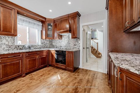 Photo 6 at 17 Abilene Court, Westbrook, Richmond Hill