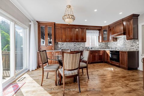 Photo 7 at 17 Abilene Court, Westbrook, Richmond Hill