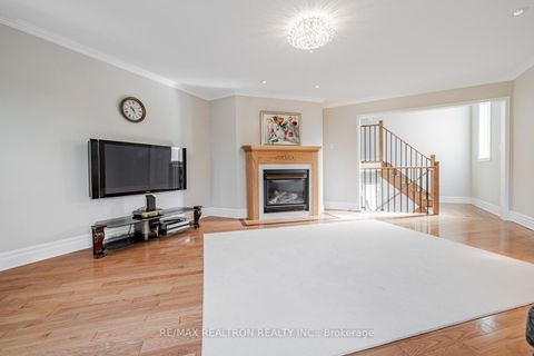 Photo 10 at 17 Abilene Court, Westbrook, Richmond Hill