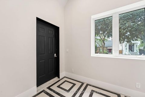 Photo 7 at 21 King High Avenue, Clanton Park, Toronto