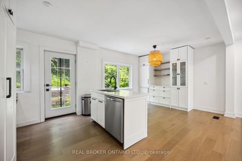 Photo 11 at 658 Davenport Road, Casa Loma, Toronto